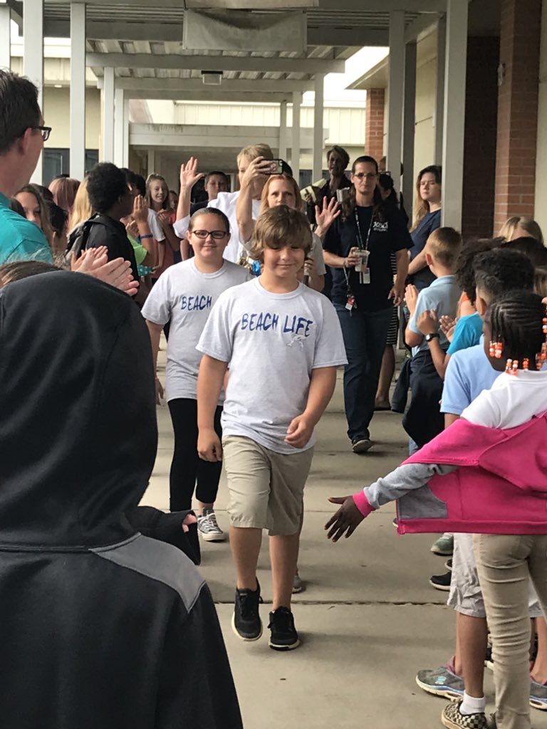 HBESDolphins's tweet photo. Battle of the books send off!! Go team beach! https://t.co/KQosx9xp6g