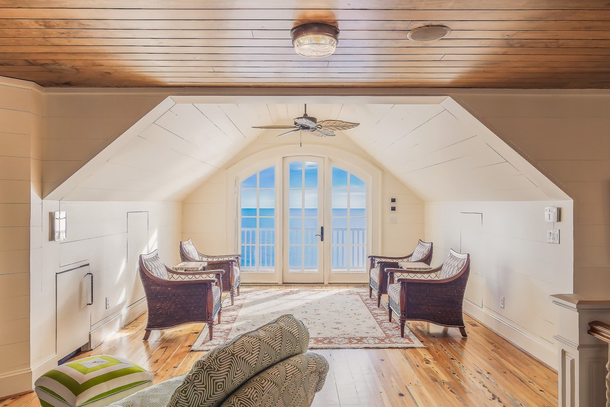 Pourquoi adopter la #domotique dans votre maison? - <a href="/villasdemeures/">Villas et demeures</a> #maisonconnectee #innovation #architecture villasetdemeuresdefrance.com/construction/l…