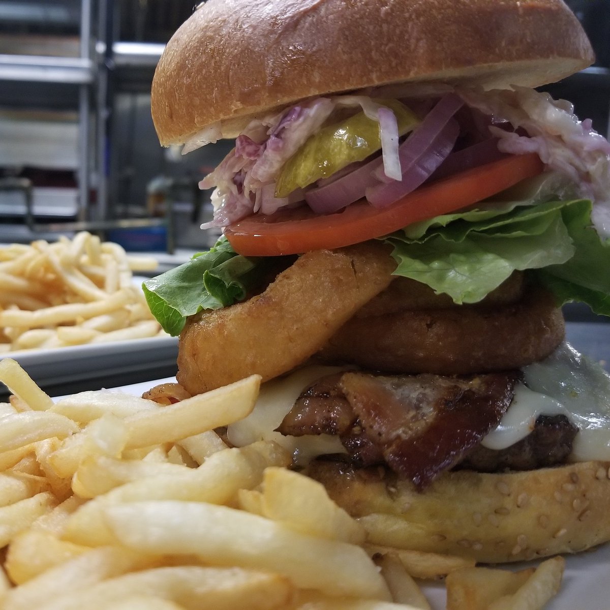 BeaMcNallys's tweet photo. $5 burger Monday at Bea Mcnally's!  Stop in to start the week off right. https://t.co/RR3rlpRpvP