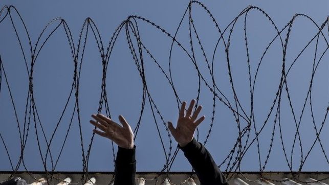 eldiarioes's tweet photo. 825 menores migrantes desaparecieron en 2016 tras llegar a España solos, según Save The Children https://t.co/0ljgXYFYvt Por @Gabriela_Schz https://t.co/Z0RvEU8kyk
