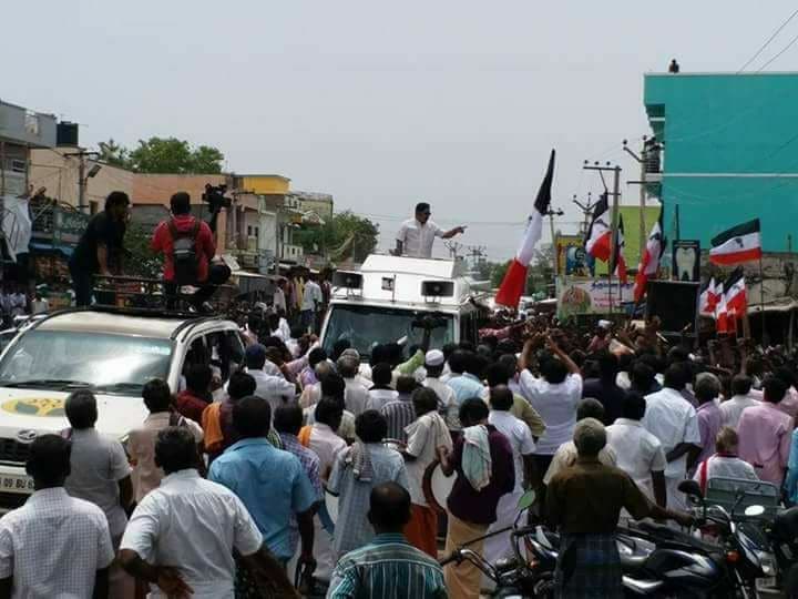 AMMK_party's tweet photo. எடப்பாடி யில் மக்கள் செல்வர் புன்னகை மன்னர் அண்ணன் #TTV அவர்களுக்கு கூடிய கூட்டம் #AMMK #TTVDhinakaran https://t.co/JB5Icgpghy