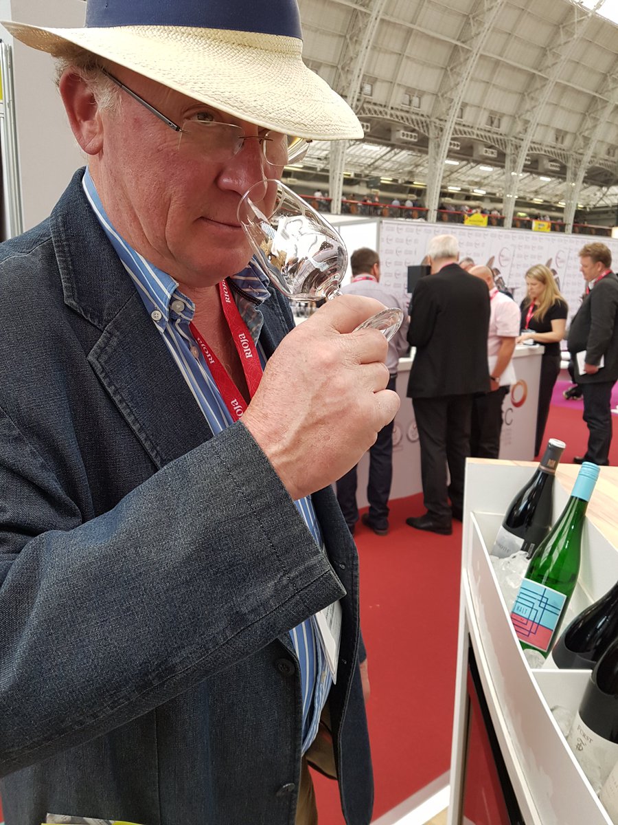 ShaftesburyWine's tweet photo. #LWF18 #Notajolly 🍷🥂🍷🥂🍷🥂 https://t.co/WTV51RSPJ4