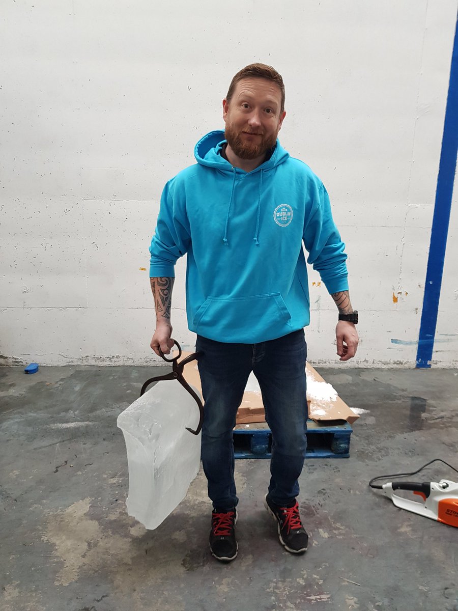 CrystalCubes1's tweet photo. John busy today cutting Ice all sizes available and we can put anything in that ice block ! #ice #dublinice #dublinpubs https://t.co/SkETPJ13io