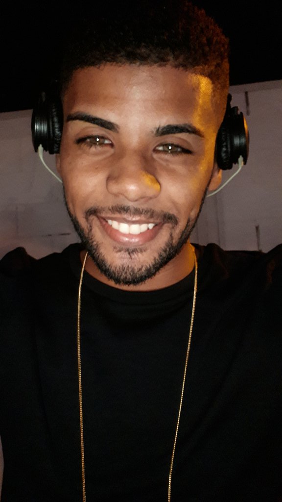 Yurinho_Silvass's tweet photo. +2 do que amo fazer 🎶🎙️🎙️🎧 https://t.co/MldRSSlSX0
