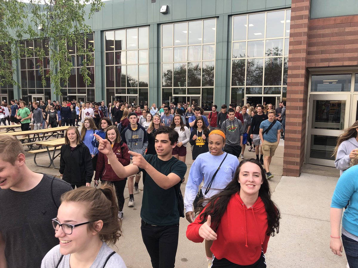 It’s the annual Physics field trip to <a href="/ValleyfairMN/">Valleyfair</a>! #FearTheLeaf