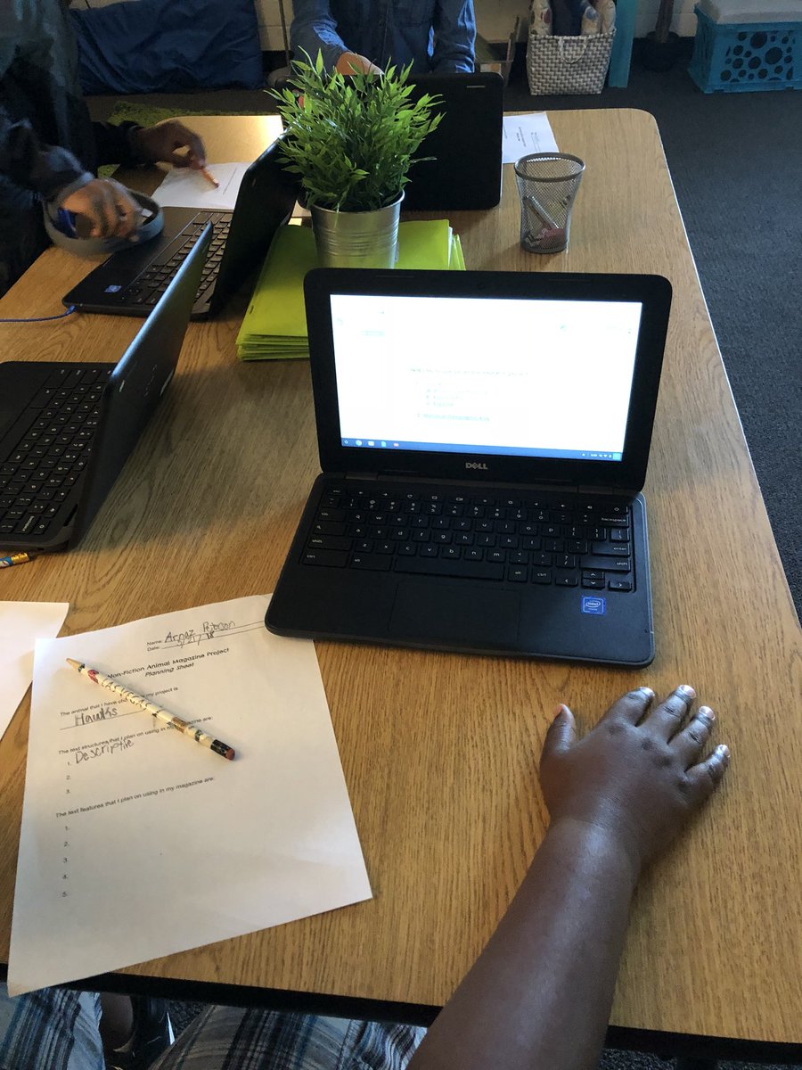 MsVenick's tweet photo. Our animal research projects are officially underway and we are so excited! 🐴🐺🐢🐍🐠🐘🦒🐄 @PontiacElem https://t.co/CaS5iYhBCF