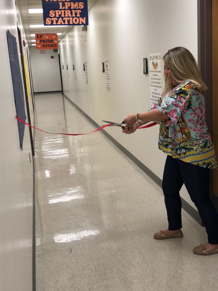 MrsWask's tweet photo. Grand opening of our brain fitness trail! This trail allows students to self regulate and meet their individual needs for movement and sensory breaks to return back to class foscused and ready to learn #GoRails https://t.co/05RhItmEIF