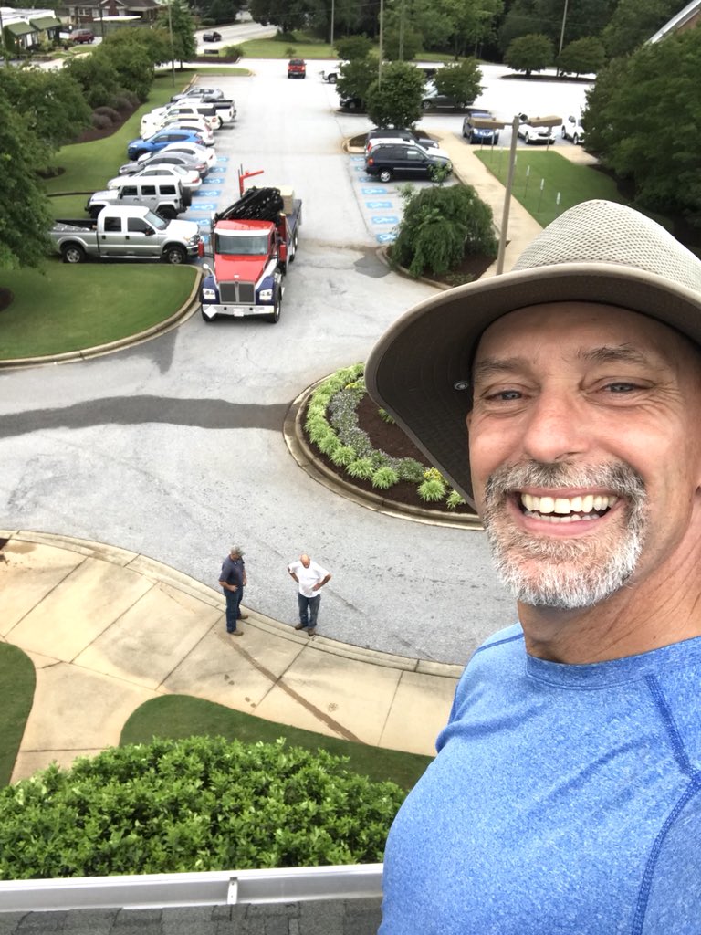 1goodroofer's tweet photo. Getting  high on a Monday morning!! #Roofing #Contractors https://t.co/ZCikcTc8Ak