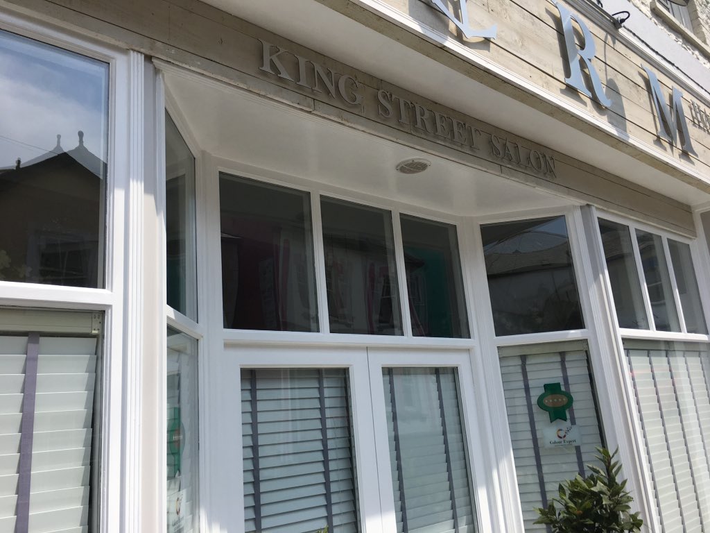 Hair salon (storms ) in Brixham almost complete,bit of ladder work left .zinsser allcoat gloss on the woodwork,farrow and ball French grey on MDF ,also sandtex charcoal grey to plinths .👍