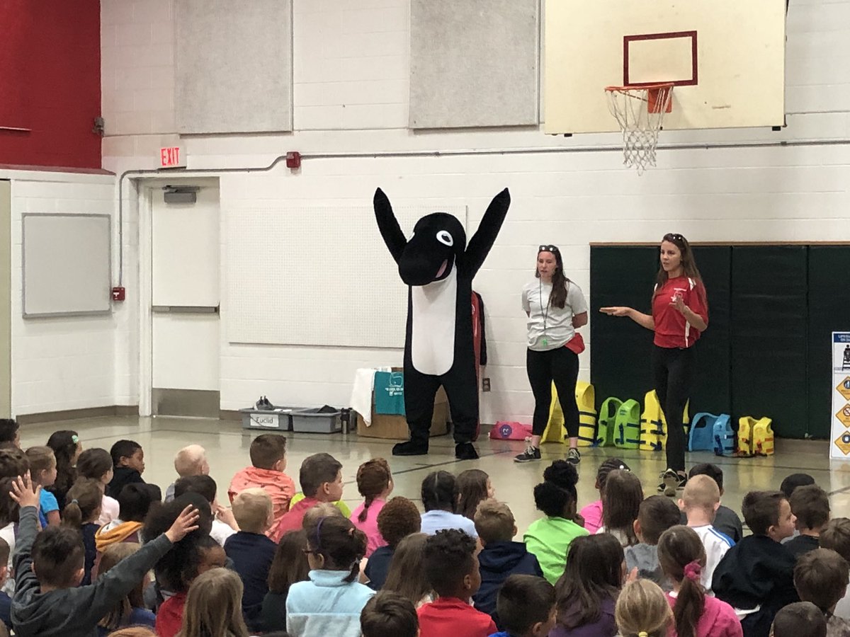 WES_GrantElem's tweet image. Thanks to our friends at the Willoughby Pool for talking to our bulldogs about how to be safe at the pool this summer! 🏊‍♀️ 🏊🏻 @WESchools #weschools