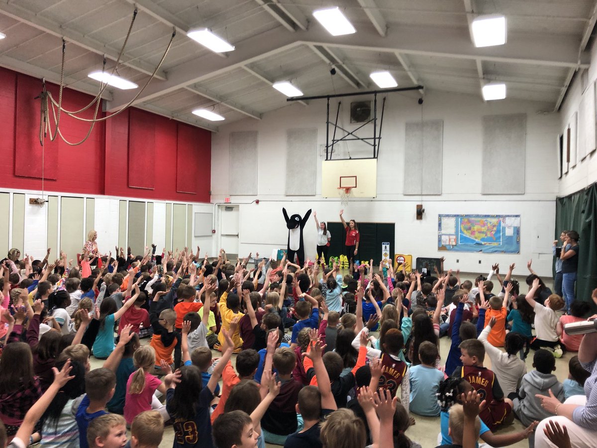 WES_GrantElem's tweet image. Thanks to our friends at the Willoughby Pool for talking to our bulldogs about how to be safe at the pool this summer! 🏊‍♀️ 🏊🏻 @WESchools #weschools