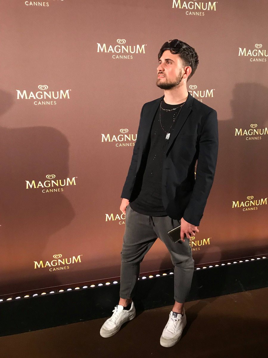 94Rachel's tweet photo. Yanis Bargoin de FDF Paris mag' a, durant toute la semaine du #FestivaldeCannes2018 cherché les bons plans Cannois. La soirée "Magnum" organisée par l'agence @FHCOM Créateurs de retombées médias &amp; #Influence : était top #MagnumCannes=gourmandises et glamour faisaient bon ménage! https://t.co/saYqliP2E3