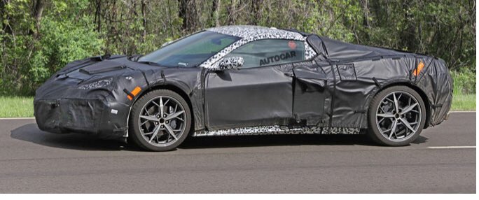 Yeni 2018 Chevrolet Corvette 700 beygir ve arkada ortadan motorlu olacak