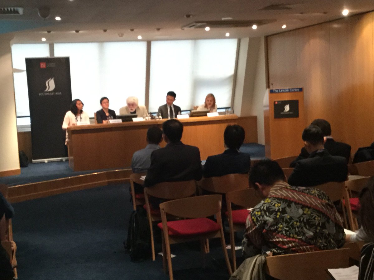 LSESEAC's tweet photo. Prof James Putzel of @LSE_ID on #Philippines - using the phrase ‘Populist’, not ‘populism’ - a new way of doing politics - reaching people directly in a simple message #LSESEAF https://t.co/jyj9UZSoa5