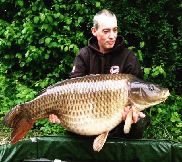 DNABaitsUK's tweet photo. Andy Cantwell’s trip to Dreamlakes, France, couldn’t have gone much better, as he smashed his PB with a 64lb common and landed five other fish to 52lb 12oz during a memorable week’s angling with friend, Mark Partridge. 

#dnabaits #redefiningquality #MilkyMalts #S7 #NuttaS https://t.co/lVfV8t3OV7