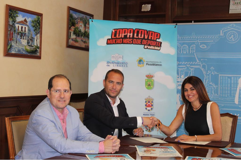 CopaCOVAP's tweet photo. ¡Firmado el acuerdo de colaboración con el Ayuntamiento de Mijas para celebrar la #6CopaCOVAP en el municipio malagueño el próximo domingo 26 de mayo! ¡Solo quedan 6 días! https://t.co/Kvb9ExAqwN