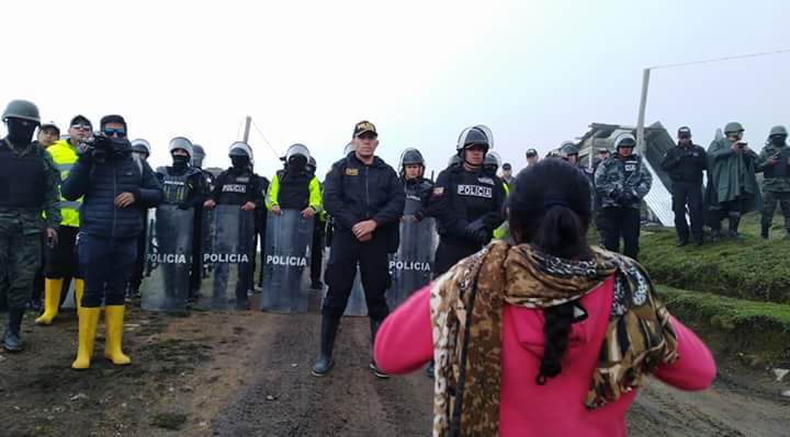dayumaEc's tweet photo. #URGENTE
La criminalización a los luchadores sociales no cesa
#MariaLuz fue detenida por la @PoliciaEcuador por defender la vida!
@Lenin primero el capital o los seres humanos??
Audiencia hoy 08h30 Corte de Justicia-Cuenca
#LibertadParaMariaLuz
#SOSRíoBlanco https://t.co/JWTQ7uBcmP