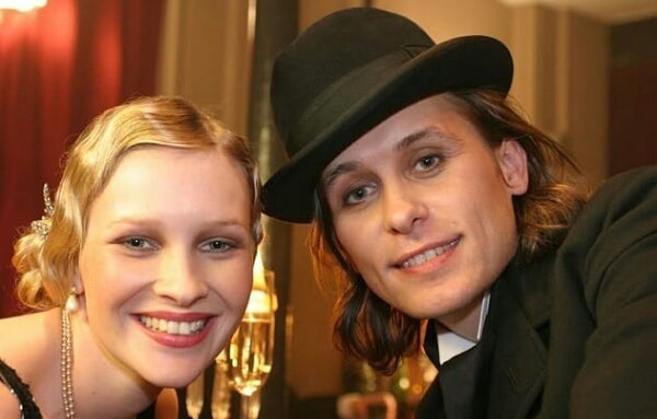 TakeThatFanBase's tweet photo. Happy Monday @OfficialMarkO, happy monday everyone!
#throwbackonmonday #makinout 🎩
Found on Instagram 😊 https://t.co/qdtnIbCu3m & https://t.co/GQe6uk3Iwr https://t.co/U1WsAMGto6