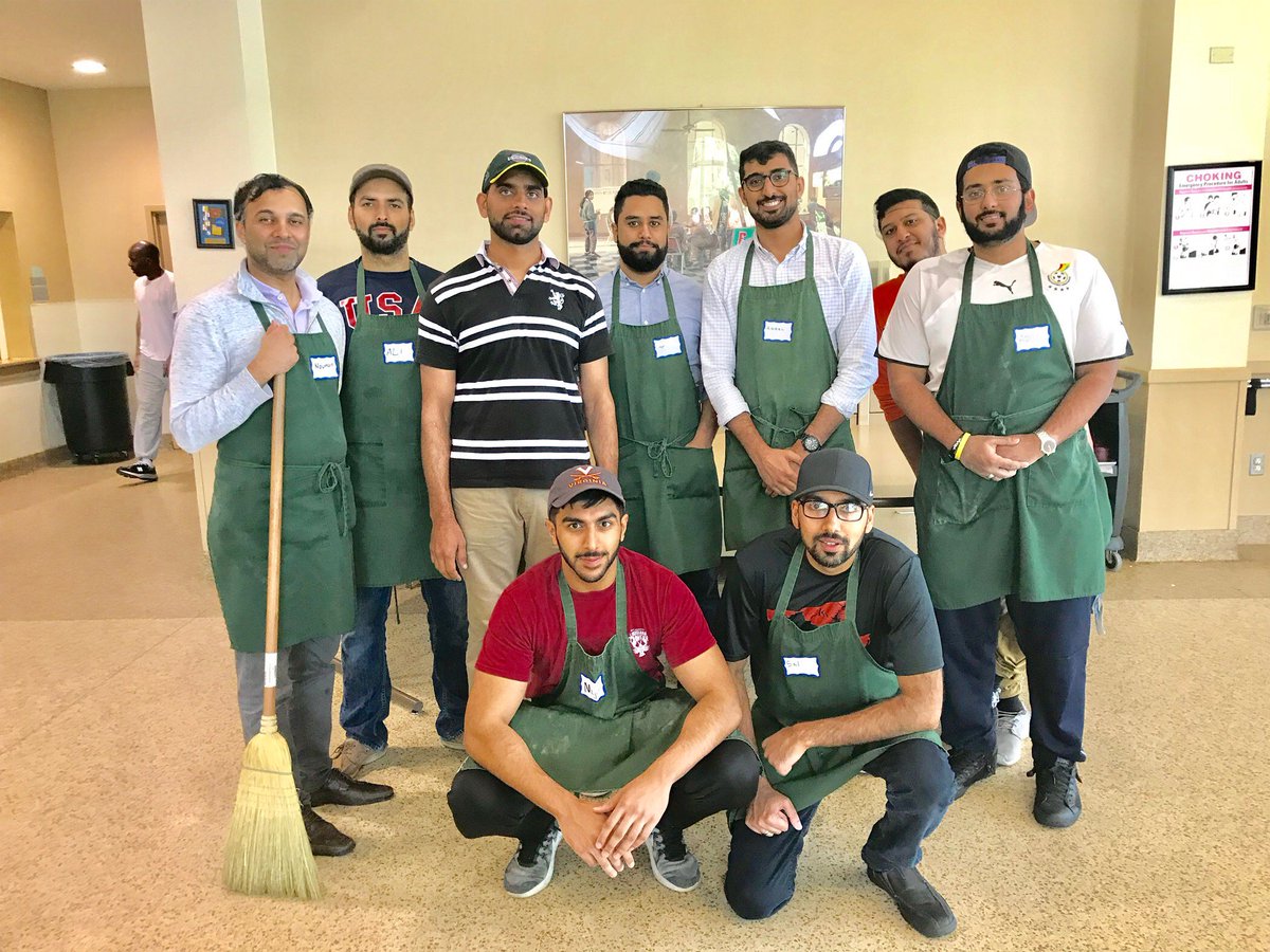 MKASilverSpring's tweet photo. This is the Holy month of #Ramadan with this in mind these Muslim Youth who were fasting, were able to collectively help feed 650 people at a soup kitchen in Maryland https://t.co/p5BKSCx4Gr