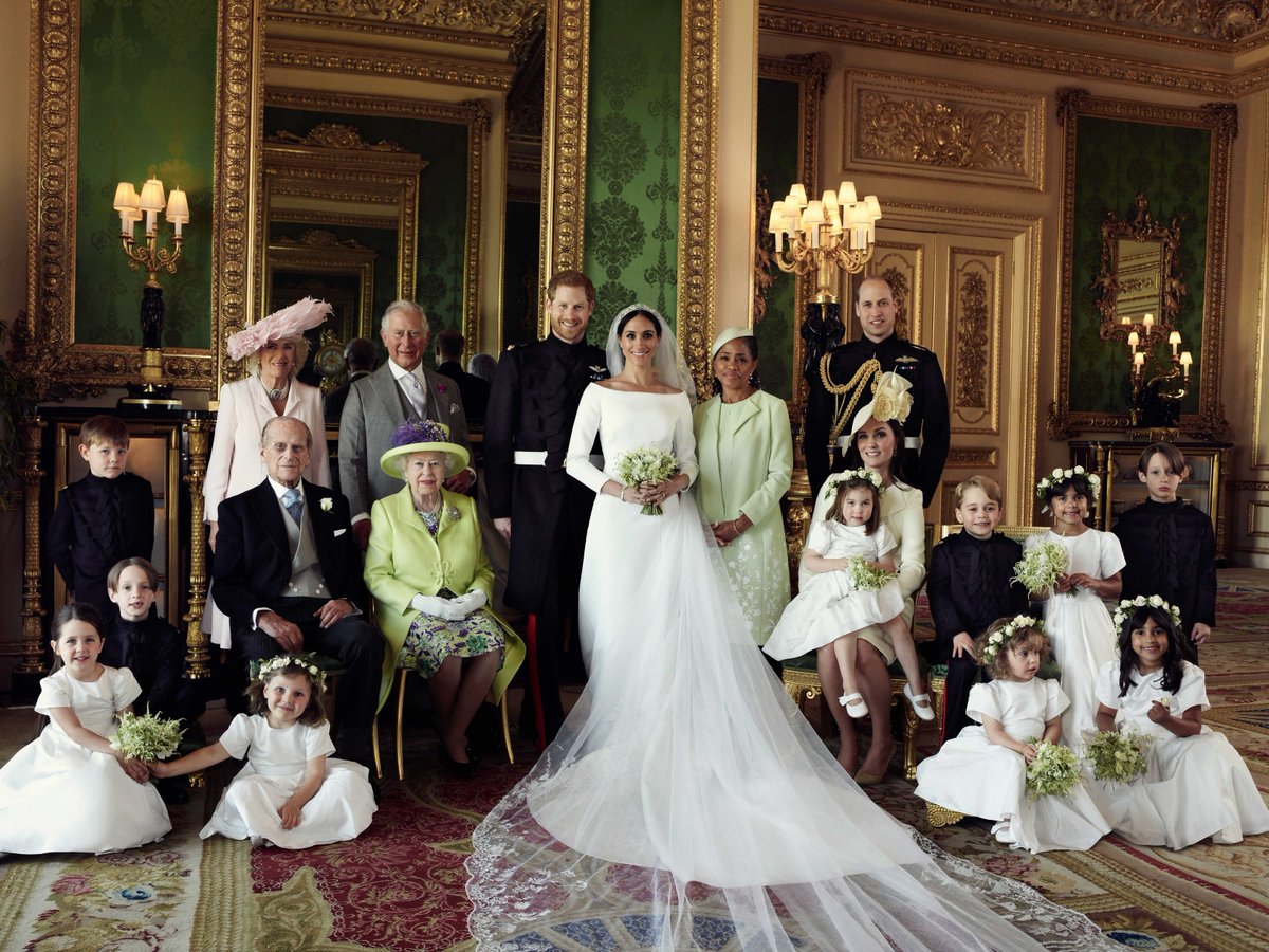 CBCAlerts's tweet photo. Kensington Palace releases 3 pictures of Royal wedding party. Pictures taken by photographer Alexi Lubomirski at Windsor Castle following carriage procession. Background story: https://t.co/HqAU338Cyc https://t.co/opB9TWbv8f