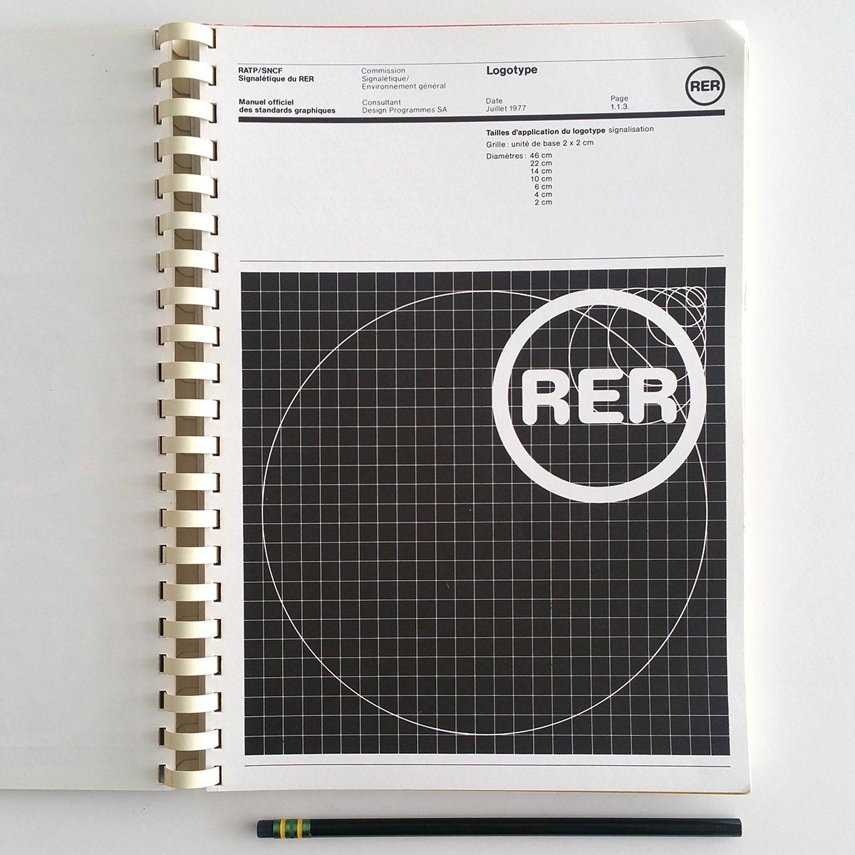 VignelliCenter's tweet photo. It's #manualsmonday! Every Monday an excerpt from a #standardsmanual from the #archives. Graphics standards for the Paris commuter system, RER, by Design Programmes, SA, 1977. Roger Tallon invited #Vignelli to be a "designer expert." #designarchives More: https://t.co/JfOWuq40Bi https://t.co/08EdDnogkz