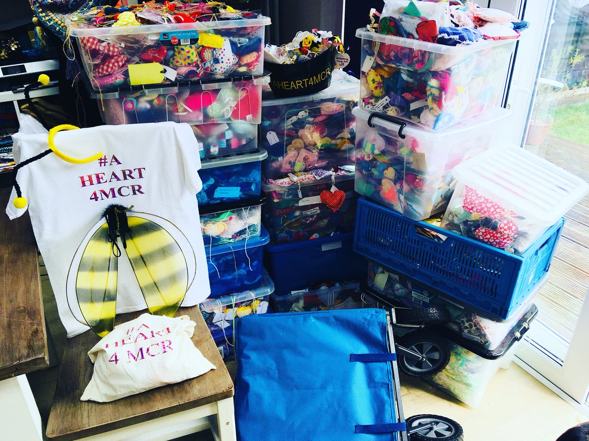 B_Stitched's tweet photo. #aheart4mcr #2018 tomorrow we will fill the city with 7500 handmade hearts. Please take one home and join our fb group ❤️ #mcr #manchester #westandtogether #onelove https://t.co/1DT2UykFXr