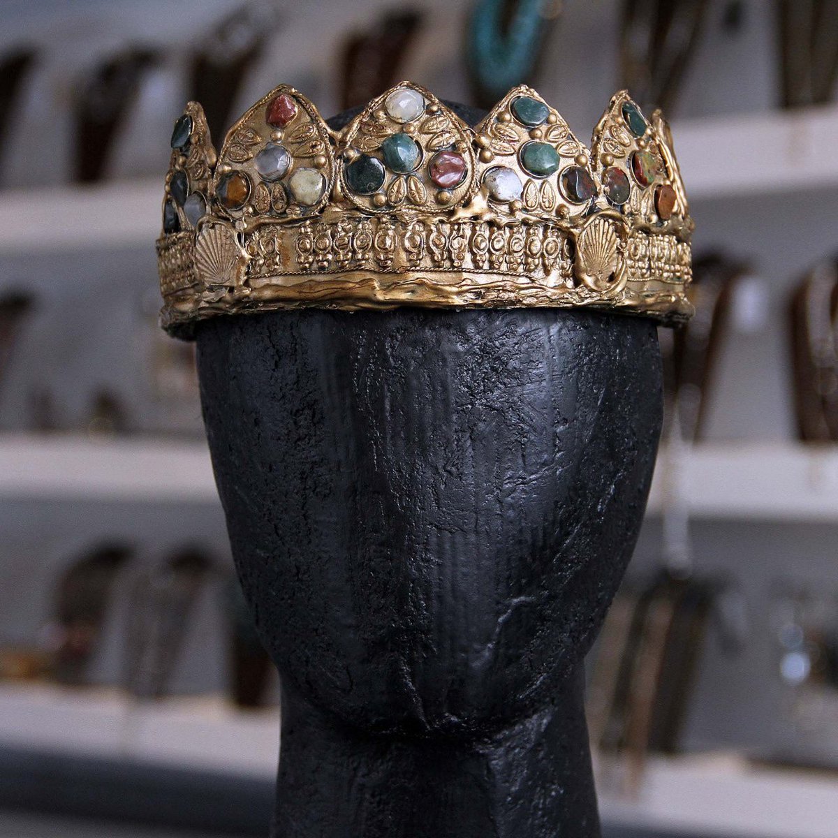 ALICIAAZANZA's tweet photo. 👑 Magia 👑
Piezas por pedido. Artesanales y únicas.
••
#crown #crowndesign #jewellery #jewelerydesign https://t.co/WBQOzp3g1H