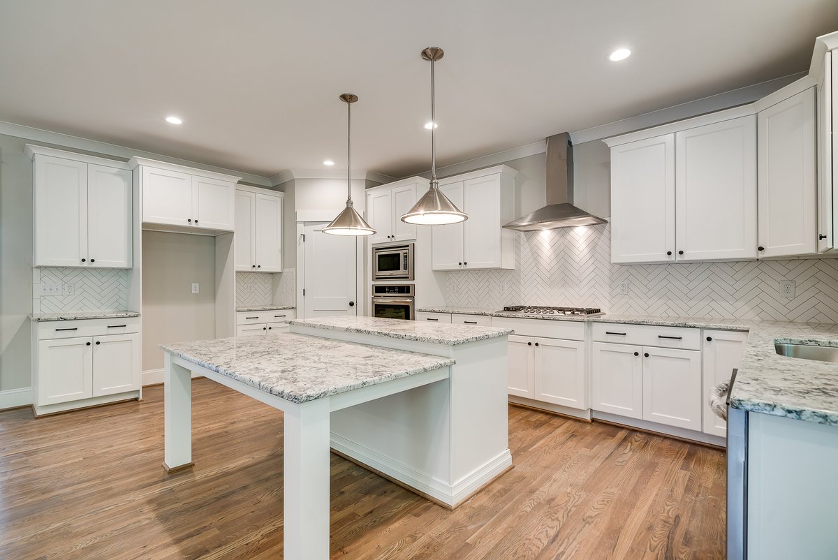 cme2sell's tweet photo. Don't miss the LAST home available in #Ramsley of Chapel Hill! View more about this beautifully designed home:
https://t.co/IAH7WGBJFj
#lisaellisandcompany #ramsleychapelhill #newhomes #chapelhill #realestate #chapelhillhomes #luxuryhomes #chapelhilliving https://t.co/U2oyksU1GZ