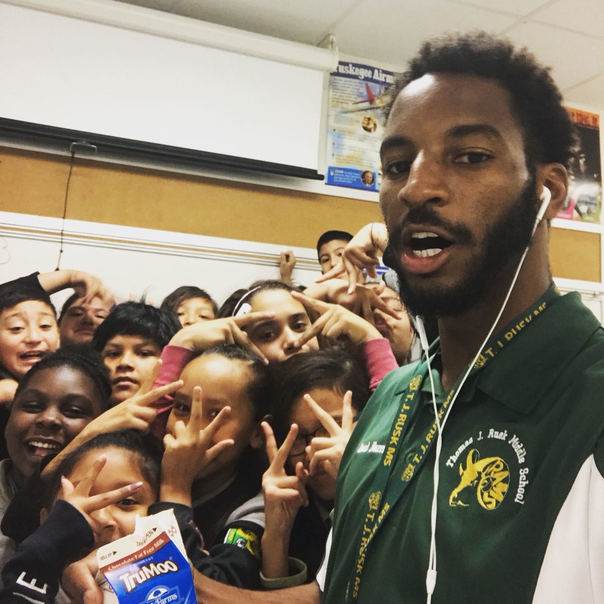 MrHarrisRusk6's tweet photo. @rlopez42 #RuskRams and fellow #ACEScholars are wishing you and yours the best during #STAAR! Thanks for visiting! Stay in touch. https://t.co/mhAvrYY0o1