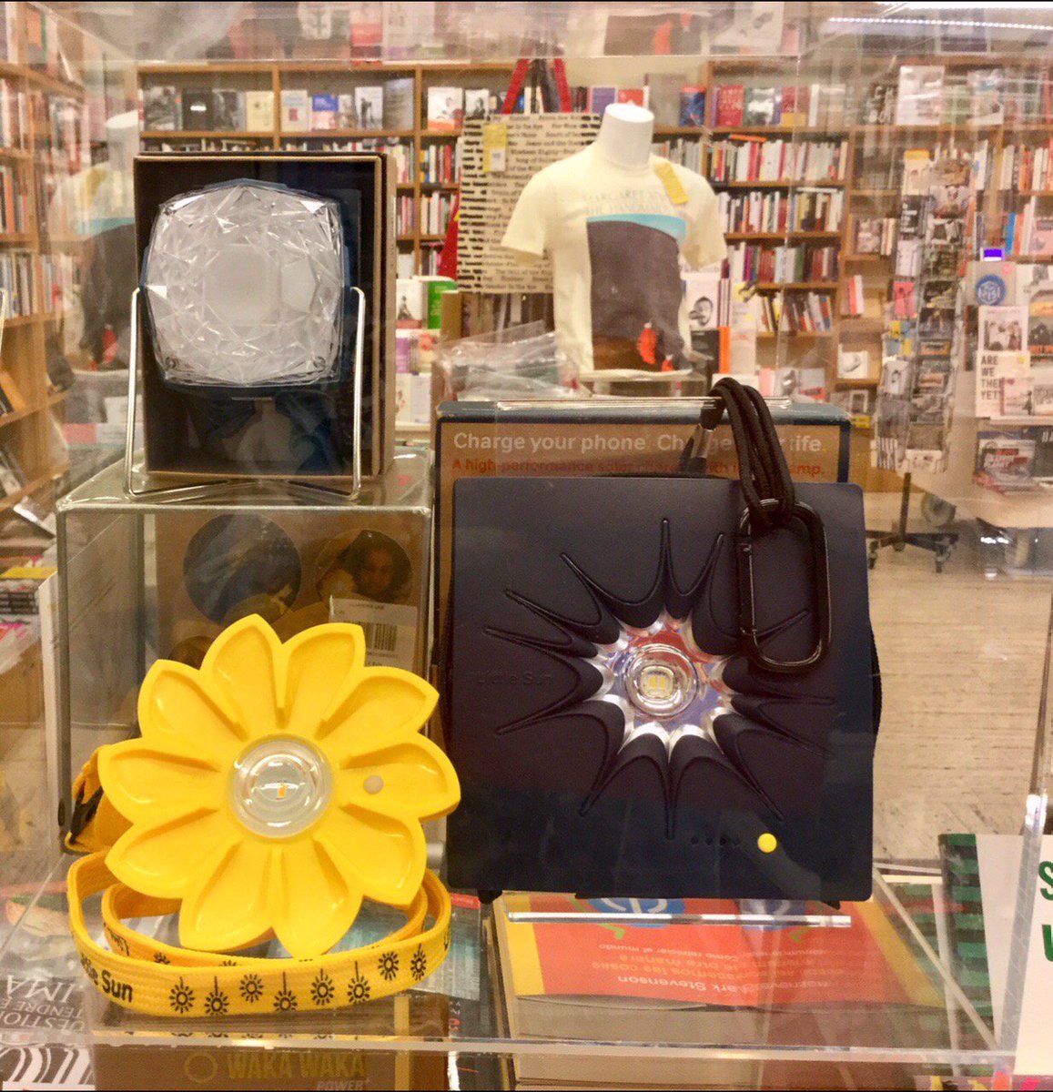 LittleSunOrg's tweet photo. The Little Sun Family spotted @cccb_barcelona
Photo credit: Alice Adouin
#happymondays #ConnectedByTheSun #ChargeYourLife #SolarPower #Solar #SolarKnow #EnergyMatters #OlafurEliasson #Energy #Art #Competition #GiveAway #Spring #Sustainable #LittleSun #Design #GiveAwayTime https://t.co/7CATjKZ6wo