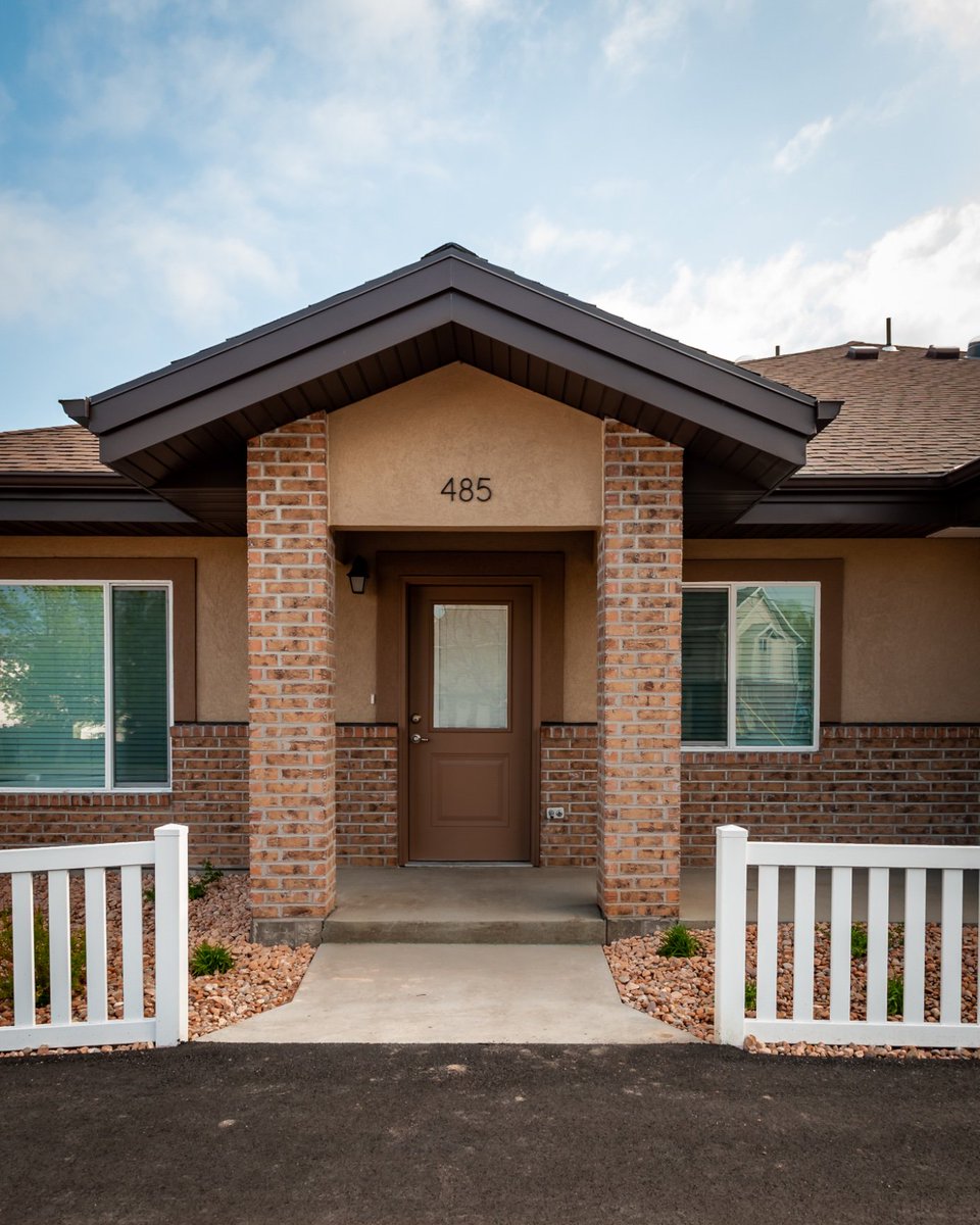 Pentalonconst's tweet photo. Pentalon Construction is proud to announce the completion of the Pacific Drive Apartments Project and we extend a warm welcome to the new tenants. Well done Team! #anotherqualityproject #pentalonconstruction #buildutah #multifamily #seniorliving #craftsmanship #projectteams https://t.co/vW1wJUW83M