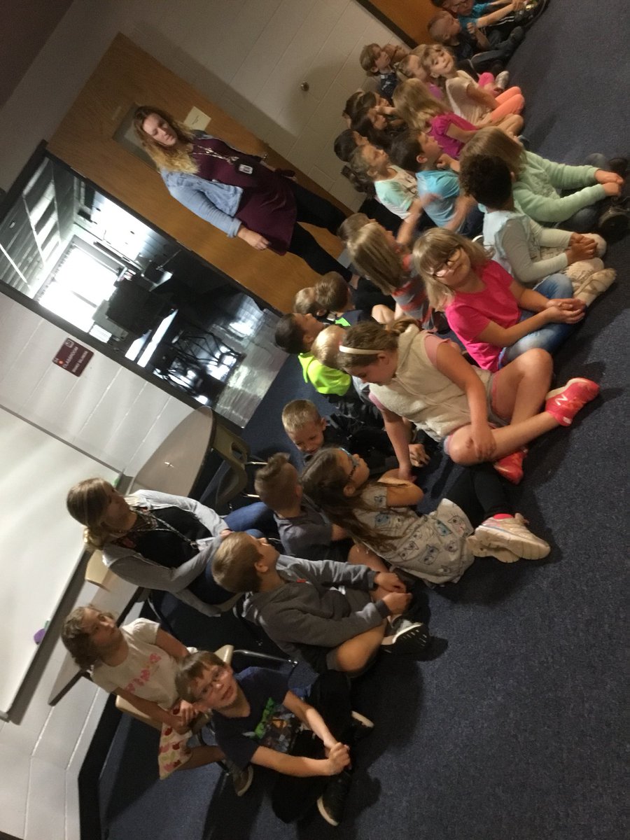 tshulvey1's tweet photo. Parade of Nations by third grade! https://t.co/dXCkNpcH9l
