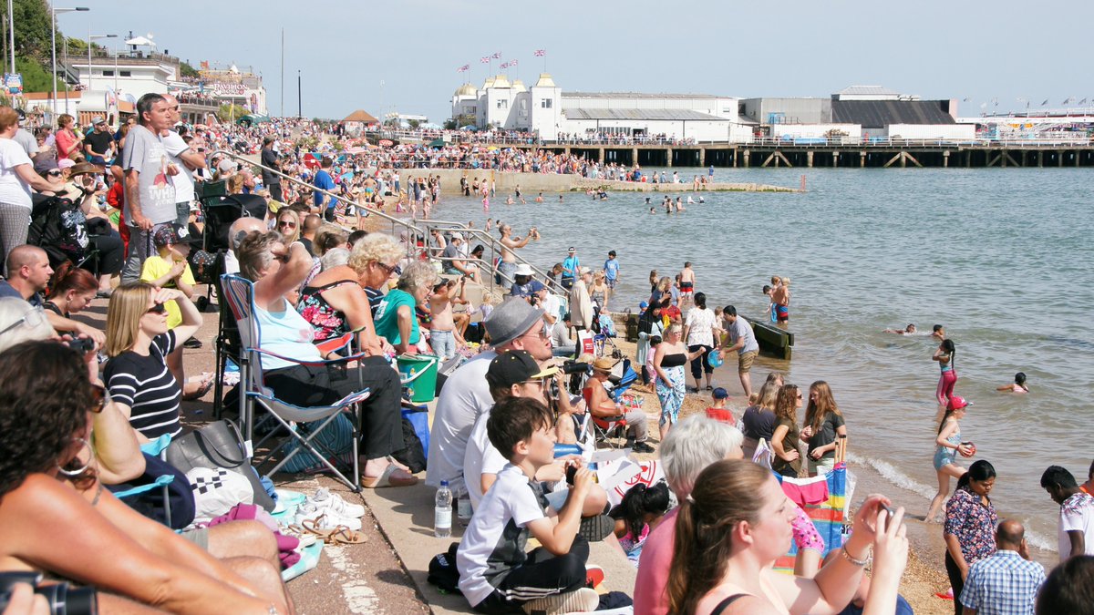 ClactonAirshow's tweet photo. Reminiscing about Clacton Airshow 2017... We cant wait for the crowds to pour in again at this years Clacton Airshow 2018! #Moments #LoveClacton #EyesToTheSkies #DontForgetToLookUp #ClactonAirshow #2018 https://t.co/1ygH5kSSmu