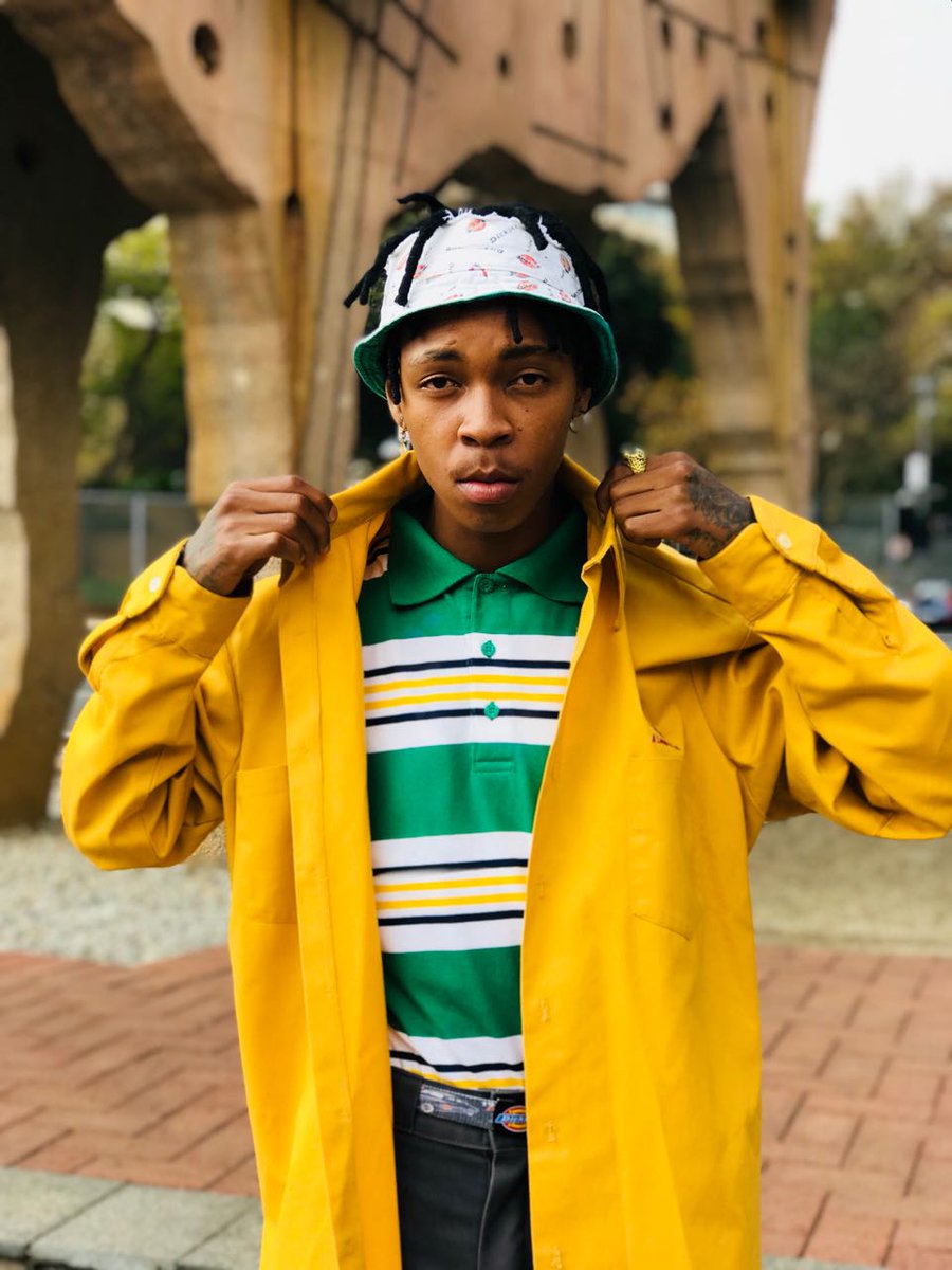 TheeMalebza's tweet image. Today I played with Jabulani Skosana one of the Beans members, for @TheModernUs project.
Outfit inspired by @Dickies 
Photographs by: @TheeMalebza 
Location: Braamfontein, Jan Smuts. 
#TheModernUs: Breaking it through style....