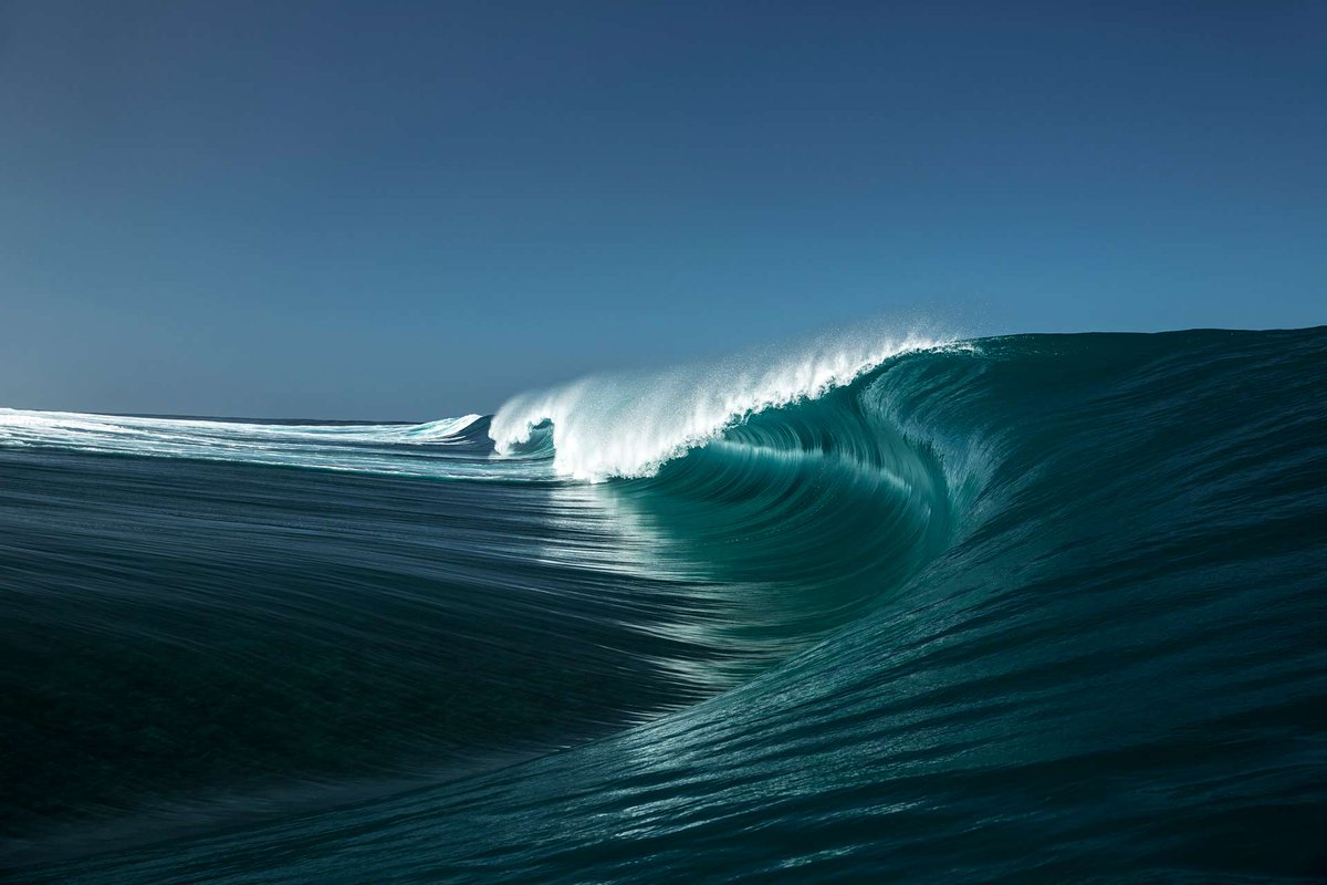 lense's tweet photo. [RENCONTRES] Rencontre avec #BenThouard, photographe de #surf et auteur du livre "Surface" → https://t.co/6bLT7A0D0E https://t.co/7zqNVRezJ3