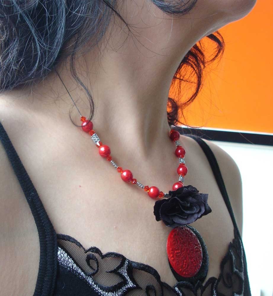 TuranLoch's tweet photo. Spanish Look Necklace - Black &amp; Red Beads - Black Fabric Rose - Discs - Metal Wire - Sexy Jewelry - Crystal Beads - Summer Choker https://t.co/8WaI6UwMKX #bestofEtsy #gifts https://t.co/OWIxzDk1b8