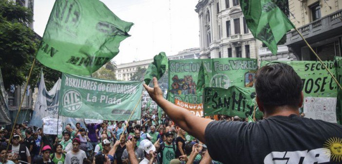 ATEBuenosAires's tweet photo. La Plata

ATE bonaerense se moviliza este martes en defensa de la educación pública y por salarios adeudados

El titular del gremio, Oscar de Isasi, advirtió que "si hay un lugar en donde también se refleja el ajuste es en Educación"

https://t.co/pJIsloAg9t

@oscardeisasi https://t.co/tZPwa5K45r