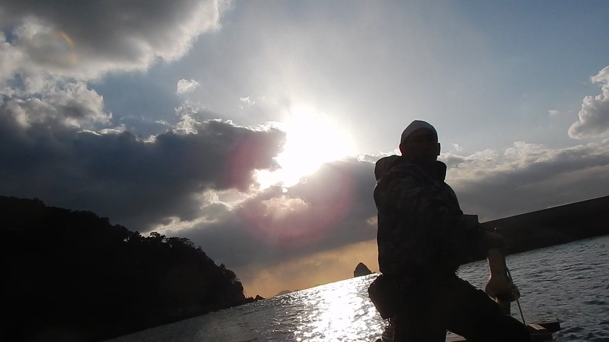 funadaishou's tweet photo. 荒れた海を帰る https://t.co/whRYhnDYzg

Facebook Page 伊予の海賊
https://t.co/IocBSM6Ahf
YouTube  伊予の海賊
https://t.co/lOMHJ5glVR

#伊予の海賊 #船大将 #海賊 #倭寇 #水軍 #刀術 #抜刀術 #剣術 #刀 #日本刀 #真剣 #和船 #小早船  #pirates #swordskill #swordskillofpirates #nihontou https://t.co/fAEt7Eho6G