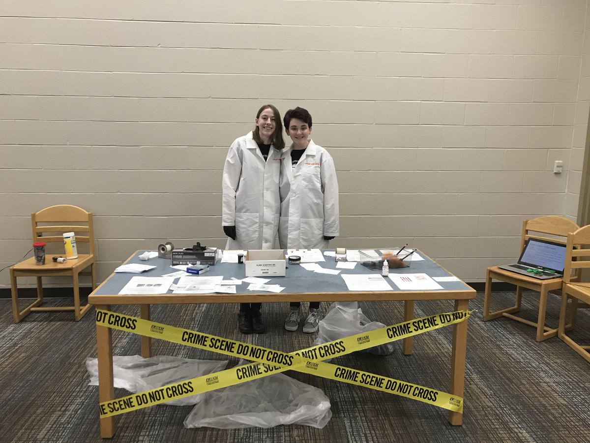 WISE_tigers's tweet photo. Students in WiSE are teaching the middle schoolers about science classes and clubs available at LHS! https://t.co/TWbGmboV4M