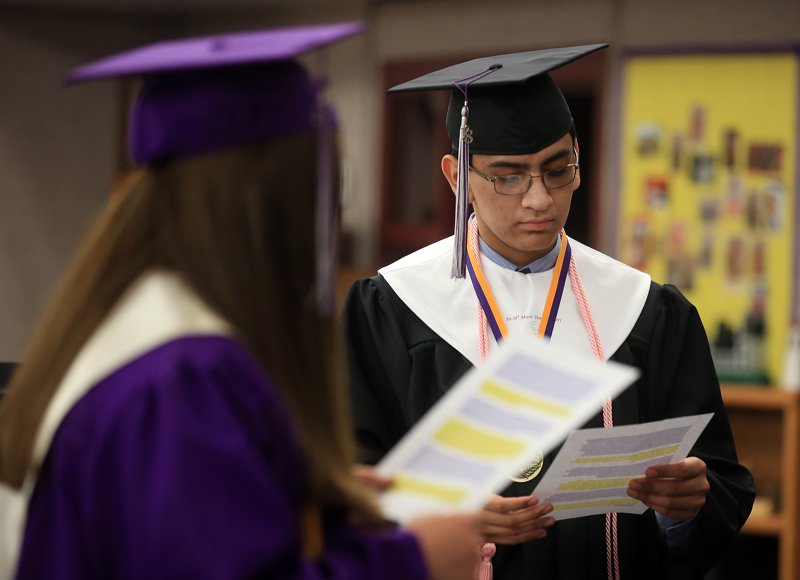 #PHOTOS bit.ly/2IzTkYI <a href="/PbhsPine/">PBHS Yearbook</a> graduation. #Classof2018