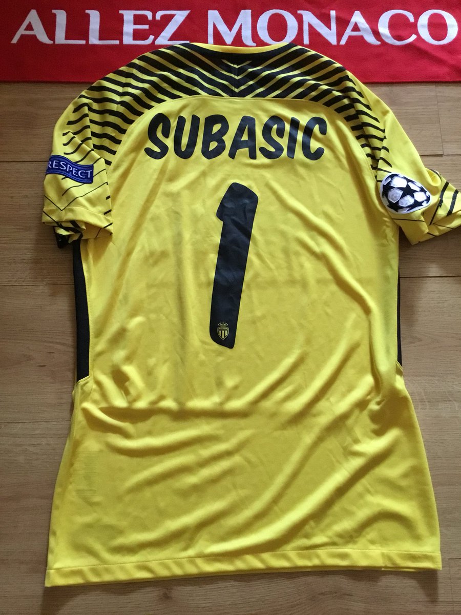 DiagonaleASM's tweet photo. Sublime Maillot de @SubasicDanijel porte à @Besiktas en @ChampionsLeague 2017/2018 #BJKASM https://t.co/PxKoUhEebO