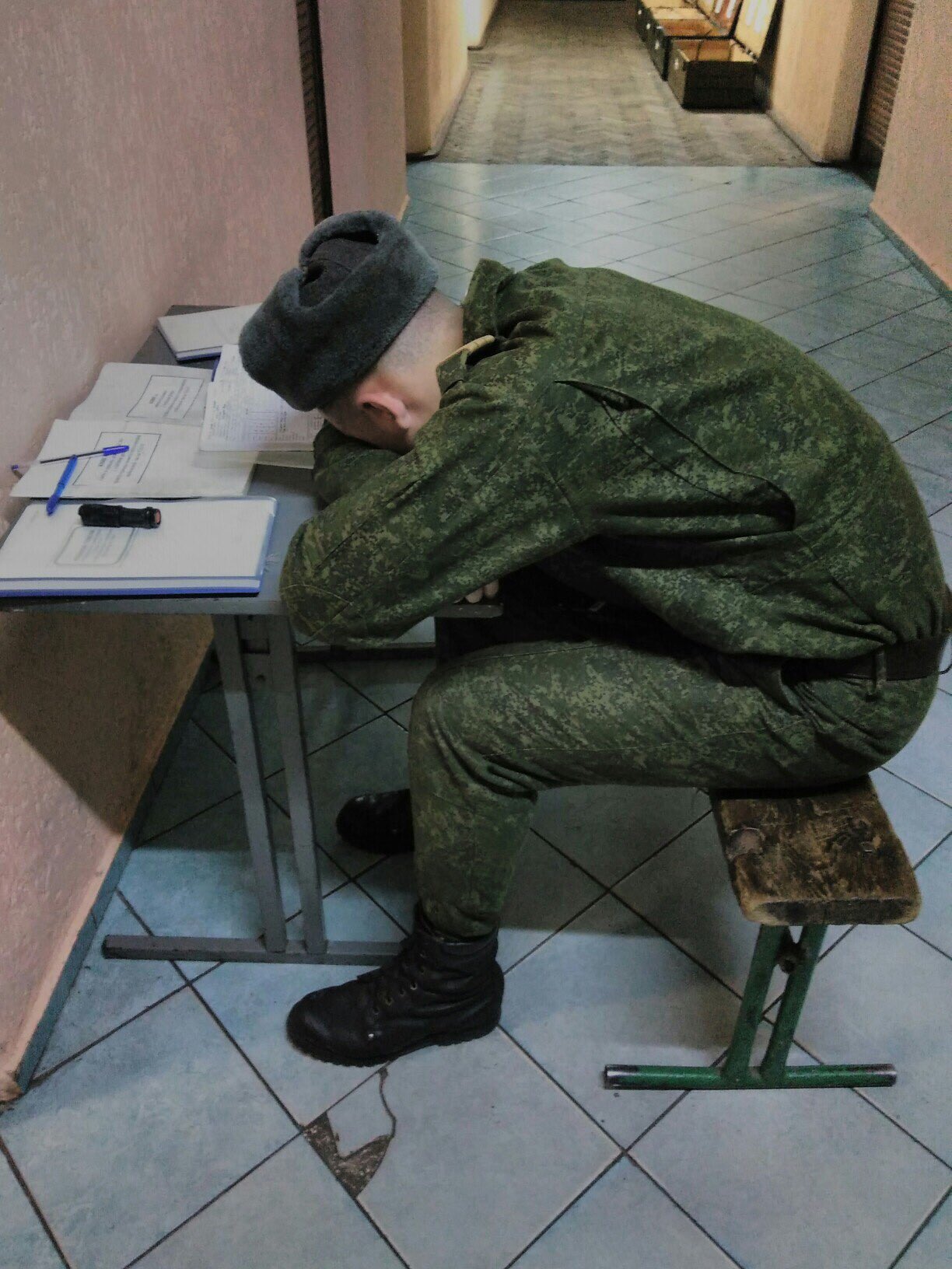 Смешные картинки солдат спит служба идет