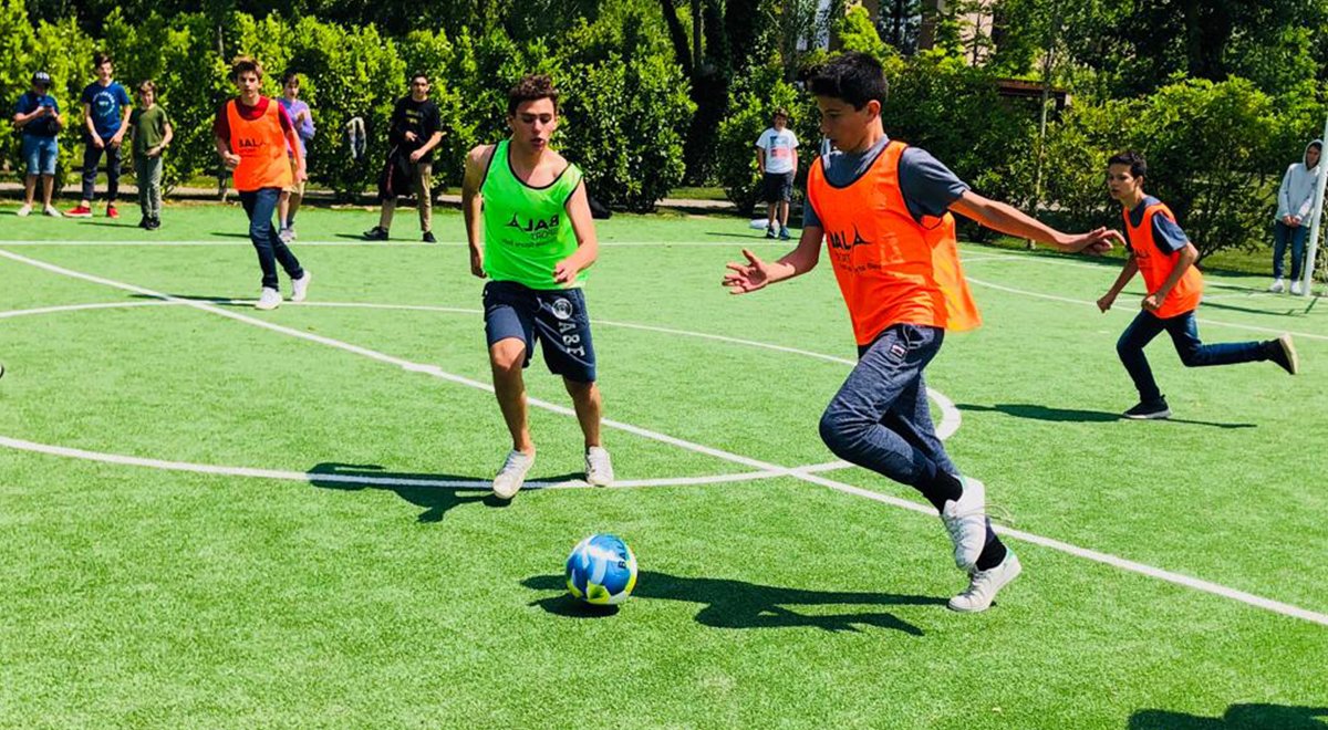 wearehis_'s tweet image. The awareness project on #fairtrade issues promoted by the #AccelerationLab continues: the students of the Economic Citizenship group organized a football tournament using Fairtrade balls made by @BalaSportUK, a co-operative that ethically produces sports balls.