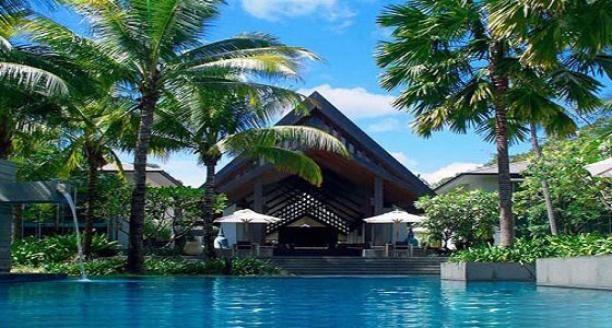 ثلاث وصفهم الله بالجمال :
صبرٌ جميل .. هجرٌ جميل .. صفحٌ جميل
فـ لنتحلى بها لنزداد جمالاً 
صبرٌ بلا شكوى ..
 وهجرٌ بلا أذى ..
 وصفحٌ بلا عتاب .