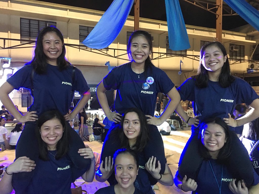 bellamurga's tweet photo. Not a typical ball with gowns and dates but our alternative ball celebrated what our batch truly is. We raised more than enough funds to help out our beneficiaries and celebrated together at the same time. Super successful concert! Hehe love ya food comm! #AtTheAzul #Azul2018 💙 https://t.co/9g6KVwAIMn