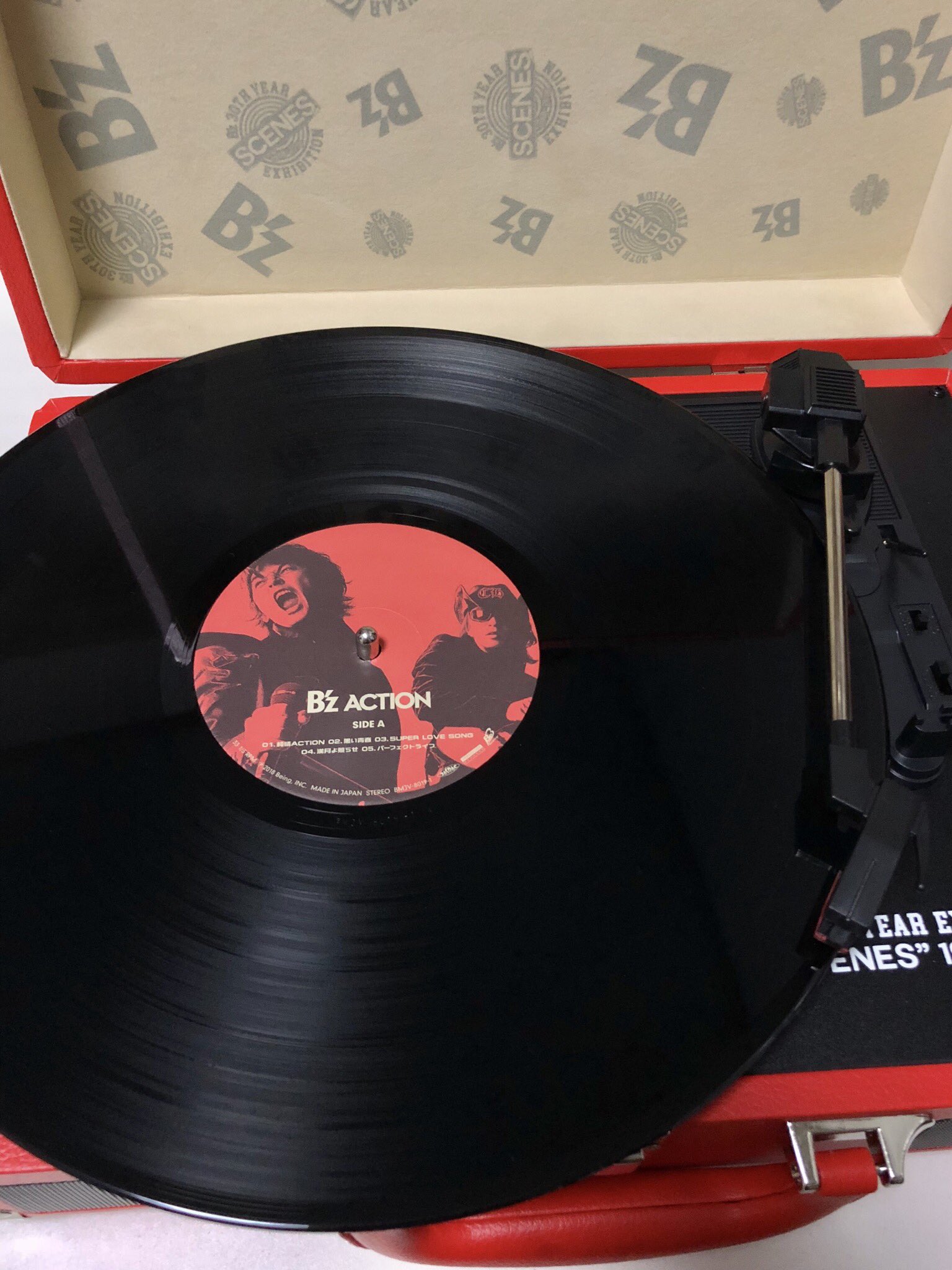 B'z 30周年記念限定グッズ セール SCENES レコードプレーヤー（レッド