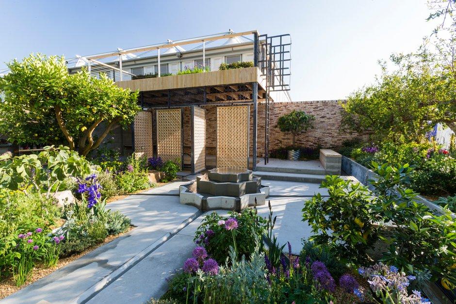 The_RHS's tweet photo. The @lemontreetrust Garden at #RHSChlesea designed by @tommassey is inspired by refugees living in Domiz camp in Northern Iraq. The garden was designed with their input and celebrates their ability to make the most of harsh living conditions https://t.co/0PW1jH0tWX https://t.co/ebGxDPoM5g