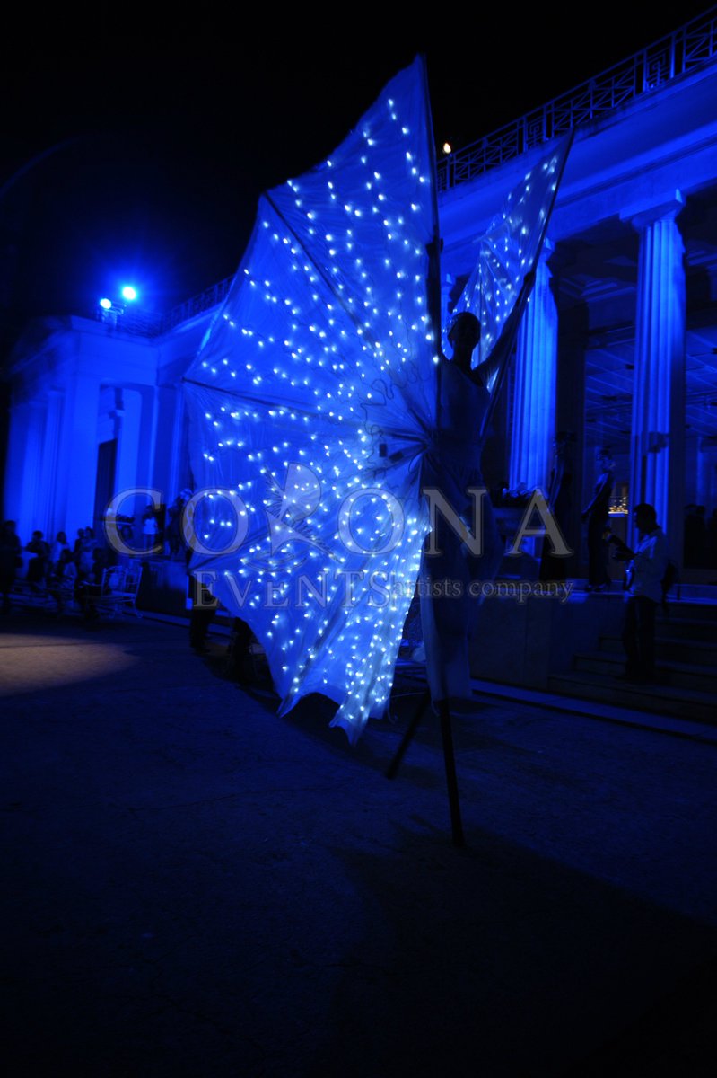 CoronaEvents's tweet photo. Sabato 26 maggio saremo all' #AccademiaMilitareDiModena per il #BalloDelleDebuttanti #coronaevents #palazzoducale #palazzoducalemodena #Modena #Italia #italy #event #evento #performance #farfalleluminose #ledbutterflies #show #spettacolo https://t.co/llUHDRB0K2