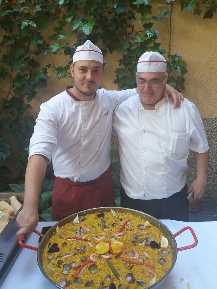 CMayorSantafe's tweet photo. El domingo 6 de mayo disfrutamos de un día de convivencia en el patio y de una deliciosa paella. 
¡Sin duda, pronto repetiremos! https://t.co/ROJyYEN5I4