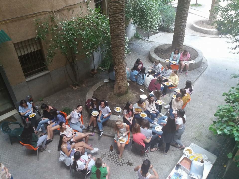 CMayorSantafe's tweet photo. El domingo 6 de mayo disfrutamos de un día de convivencia en el patio y de una deliciosa paella. 
¡Sin duda, pronto repetiremos! https://t.co/ROJyYEN5I4